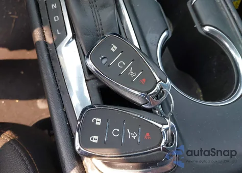 2018 Chevrolet Equinox Lt z USA, uszkodzony, nr VIN 2GNAXJEV5J6112108